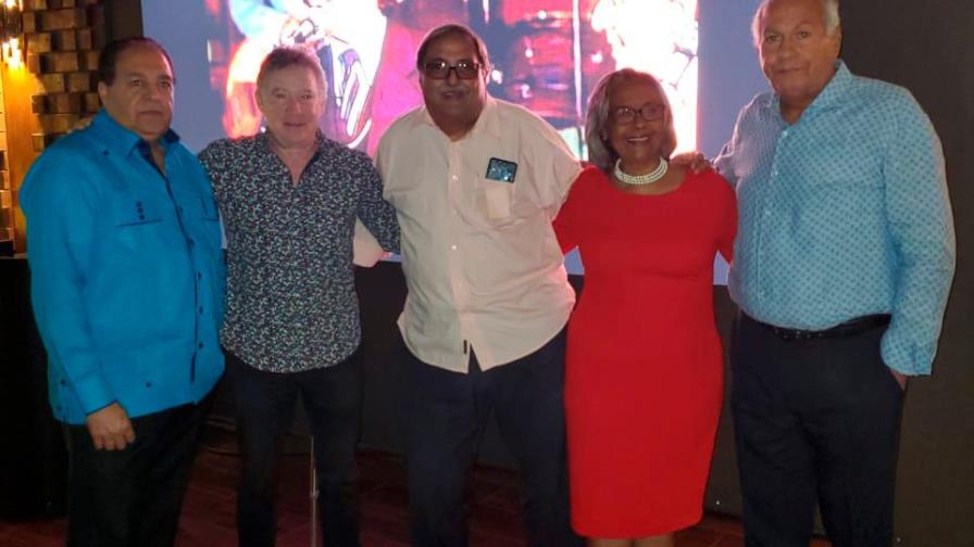 Amigos de José José lo recuerdan en su natalicio Amigos de José José lo recuerdan en su natalicio