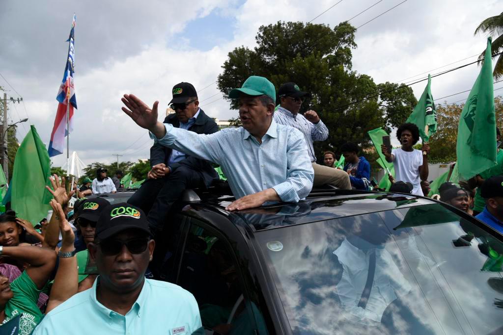 El candidato a la presidencia por Fuerza del Pueblo, Leonel Fernández.