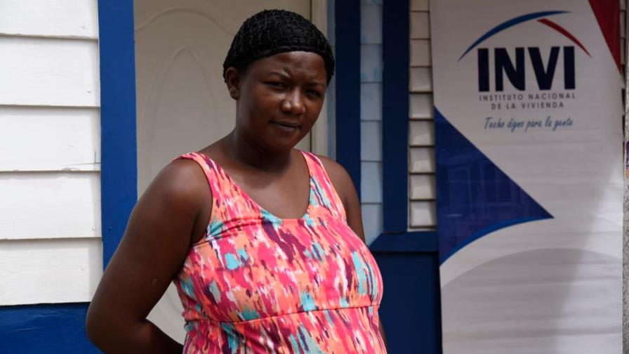 Invi entrega casas a damnificados de incendio en Loma del Chivo