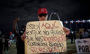 Manifestantes agotan otra jornada de protesta en Plaza de la Bandera