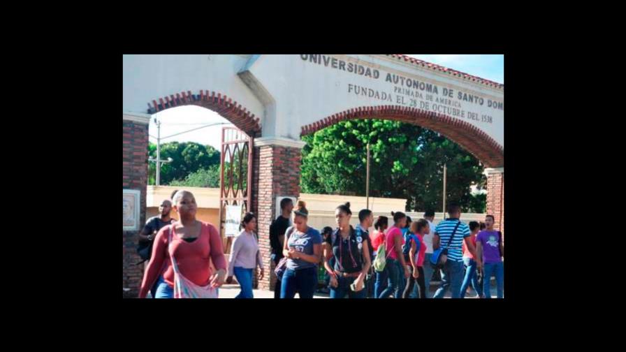 Las mujeres siguen liderando la matrícula en universidades e institutos en República Dominicana