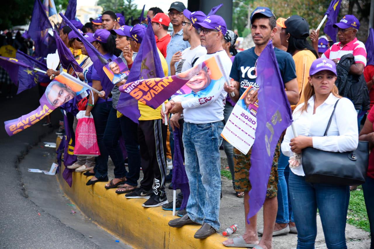 Personas que participaron en la caravana