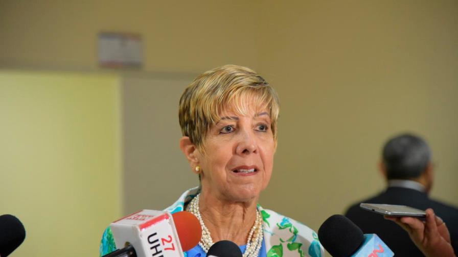 Ginette Bournigal ya está en las calles tras la senaduría de Puerto Plata
Dice Abinader pidió a Paliza estar con él en todo momento Ginette Bournigal ya está en las calles tras la senaduría de Puerto Plata
Dice Abinader pidió a Paliza estar con él en todo momento