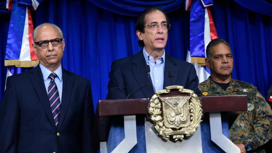 Policías y militares asumirán control del protocolo de salud en los puertos de entrada y salida del país