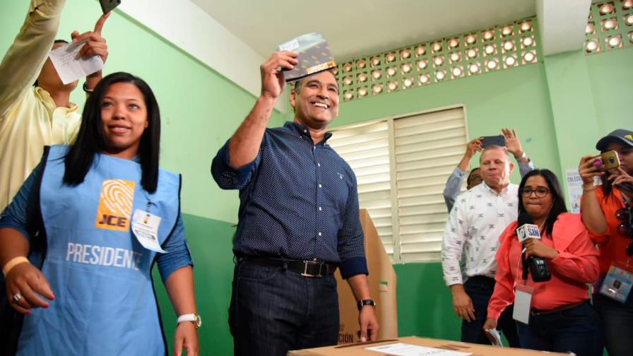 Luis Alberto Tejeda felicita a la JCE por organización del proceso electoral 