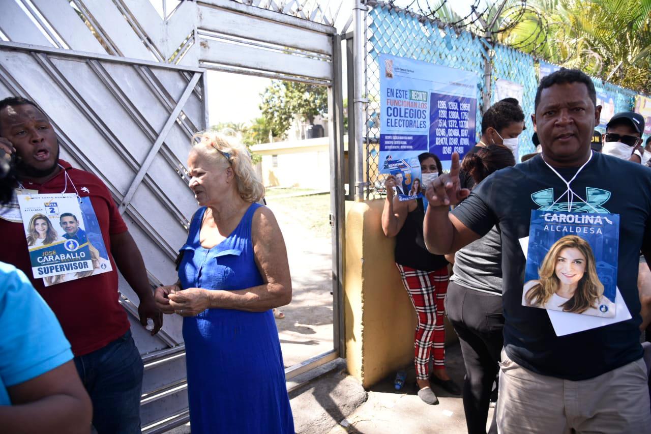 Propaganda política en favor de la candidata a la alcaldía capitalina por el PRM, Carolina Mejía.