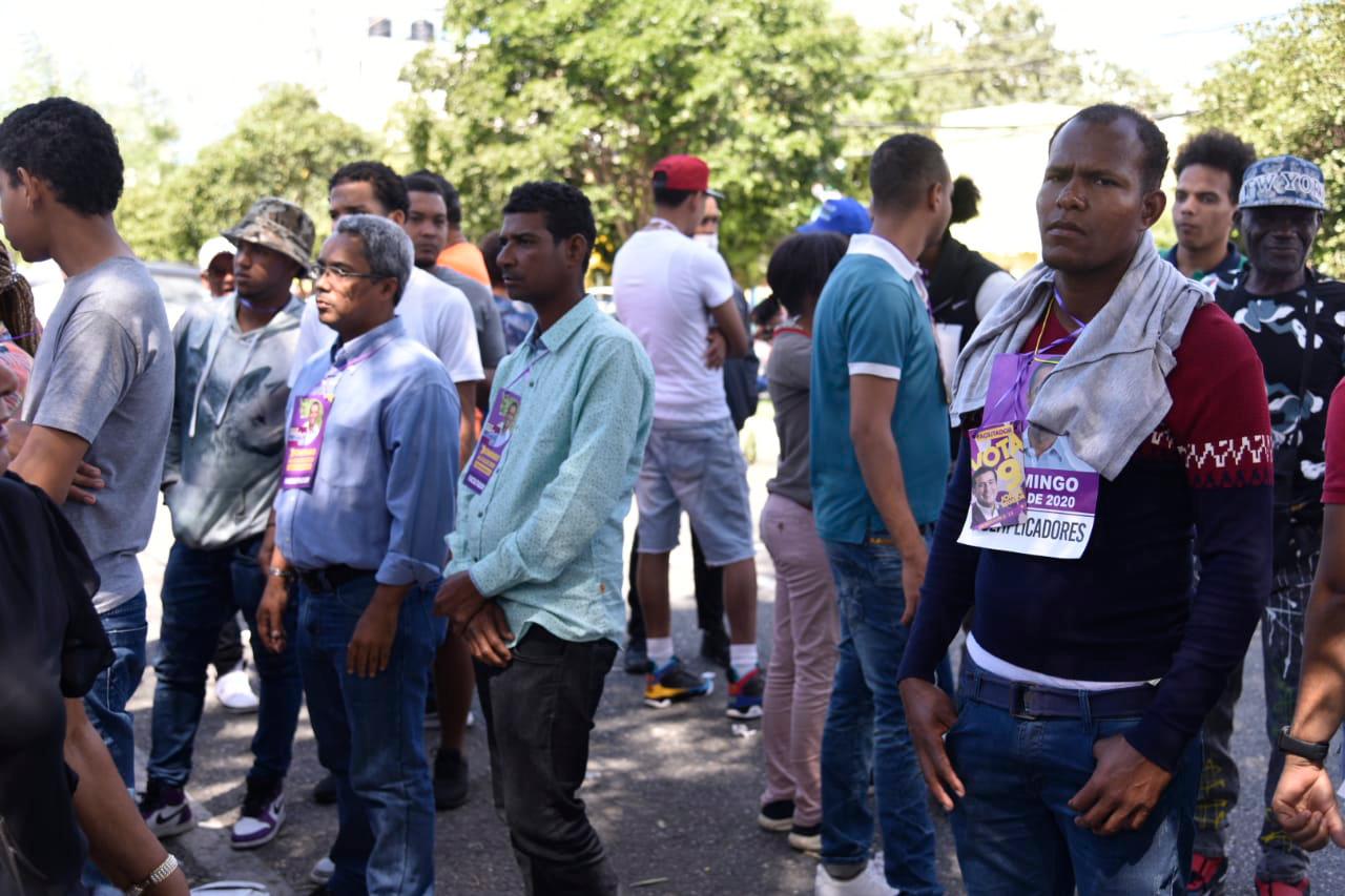 Propaganda política a favor de Domingo Contreras.