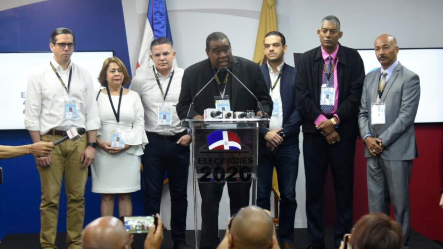 Miembros de la JCE están muy reservados en el día de las elecciones municipales extraordinarias Miembros de la JCE están muy reservados en el día de las elecciones municipales extraordinarias