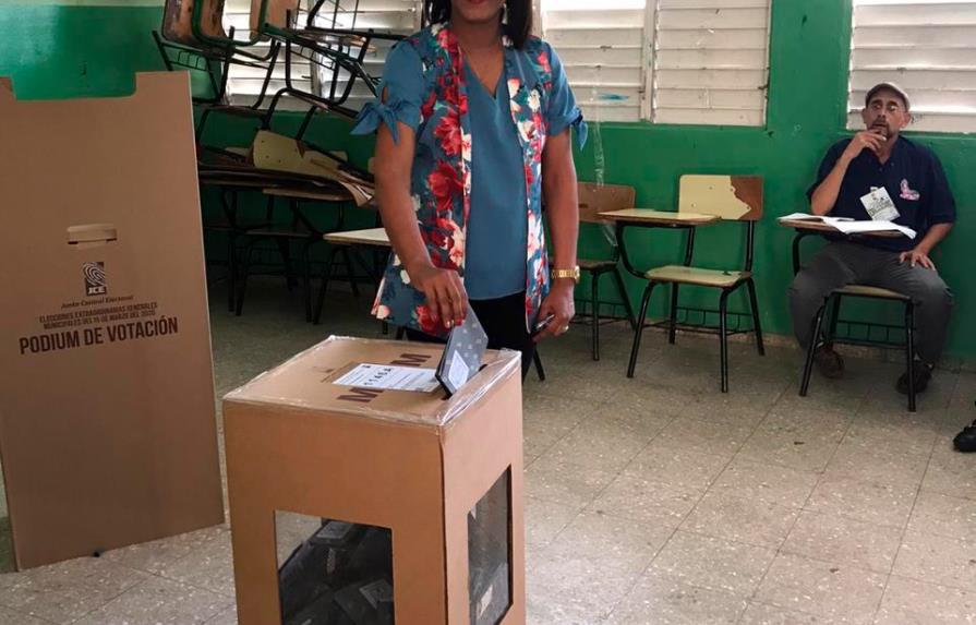Candidata a alcaldía de Santo Domingo Norte denuncia propaganda política