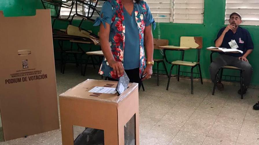 Candidata a alcaldía de Santo Domingo Norte denuncia propaganda política