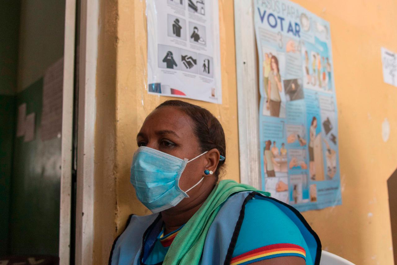 Esta señora tenía su mascarilla, porque estaba afectada de gripe.