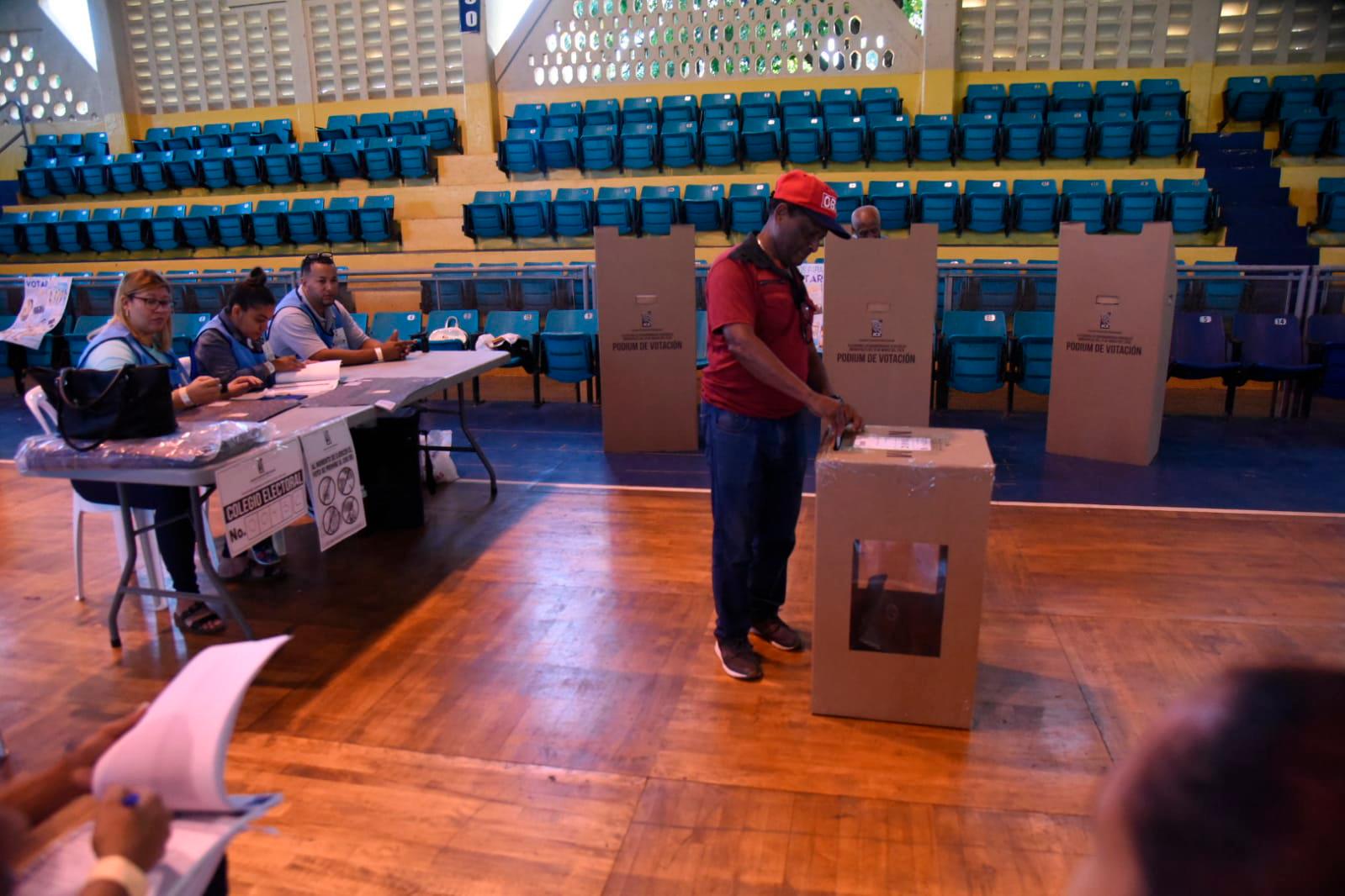 Centro de votación en Santiago.