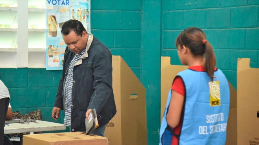 Votaciones en San Juan inician con normalidad 