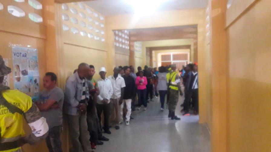 Elecciones se desarrollan con calma en Hato Mayor Elecciones se desarrollan con calma en Hato Mayor