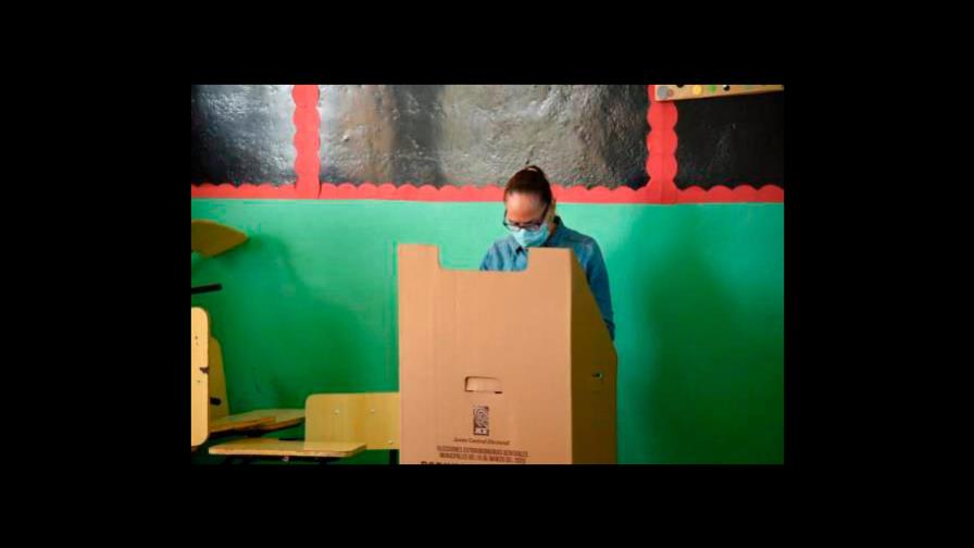 Partidos defienden sus delegados; descartan aglomeraciones en colegios electorales Partidos defienden sus delegados; descartan aglomeraciones en colegios electorales