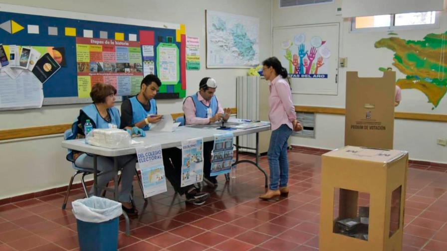 En vivo| Inicio de las votaciones en el colegio Babeque 