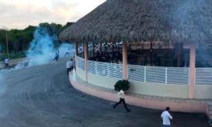 Video | Empleados de hotel protestan porque los envían a sus casas sin sueldo