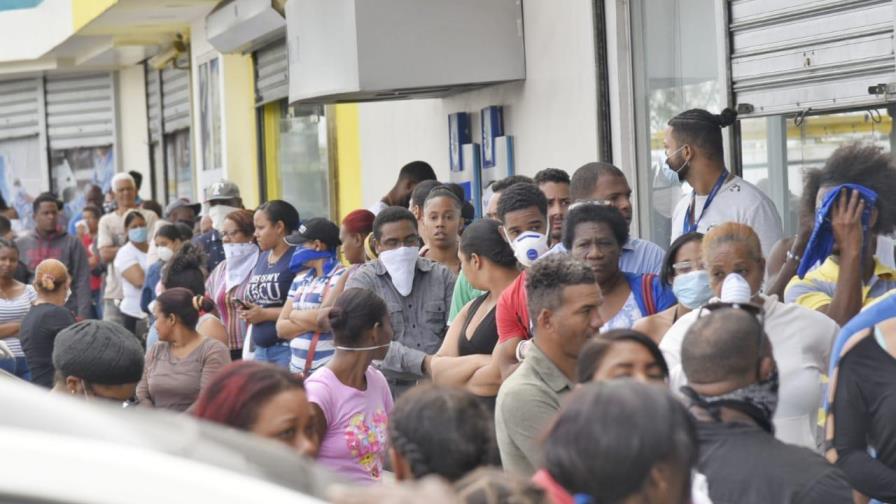 Banca toma medidas: periodos de gracia y servicios en línea gratis para evitar aglomeraciones