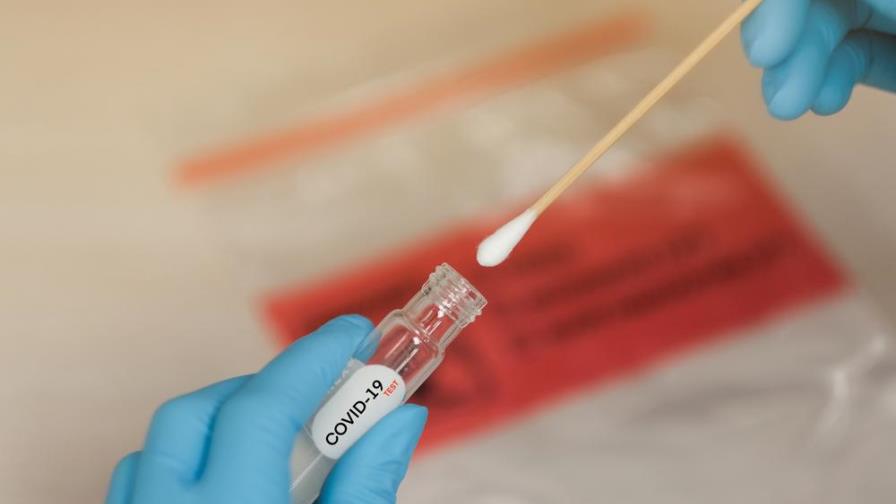Clínica que cobra 150 dólares por test de COVID-19 será investigada en EEUU