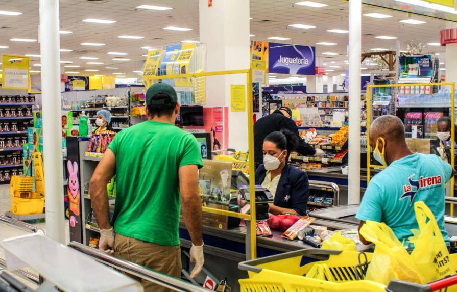 Grupo Ramos instala mamparas en sus tiendas y supermercados para frenar el COVID-19