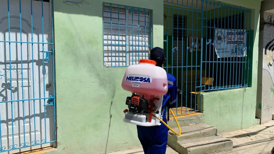 Gonzalo dispone jornada de fumigación en Santo Domingo Norte para enfrentar COVID-19 