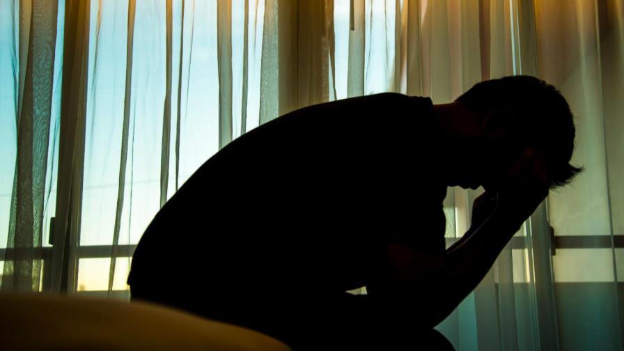 El drama de un hombre que lleva 19 días aislado por coronavirus en una habitación de su casa