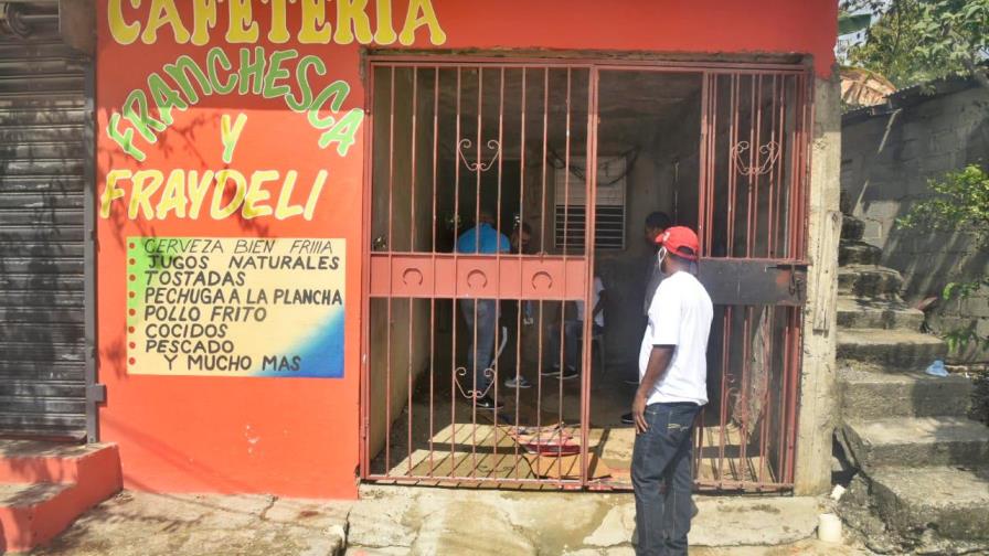 Policía informa que inicia investigación por muertes por intoxicación de bebidas alcohólicas