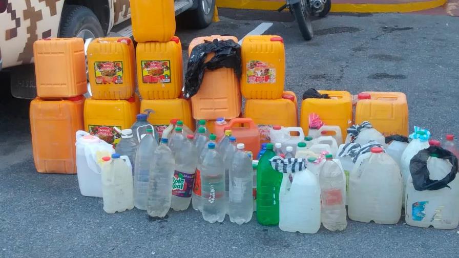 Desmantelan fábrica de clerén en Santiago e incautan dos mil litros en Dajabón