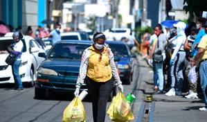 Santiagueros salen a los bancos y  supermercados a hacer diligencias y comprar alimentos