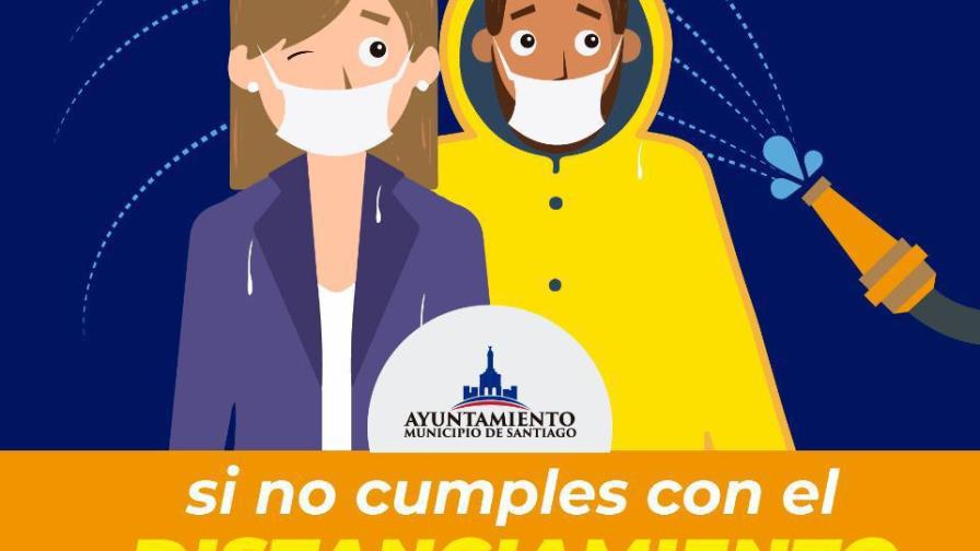 Alcaldía de Santiago amenaza con mojar personas que no respeten distanciamiento físico 