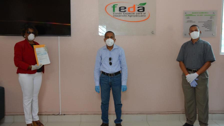 Gobierno entrega a través del FEDA casi RD$68 millones a productores agropecuarios 