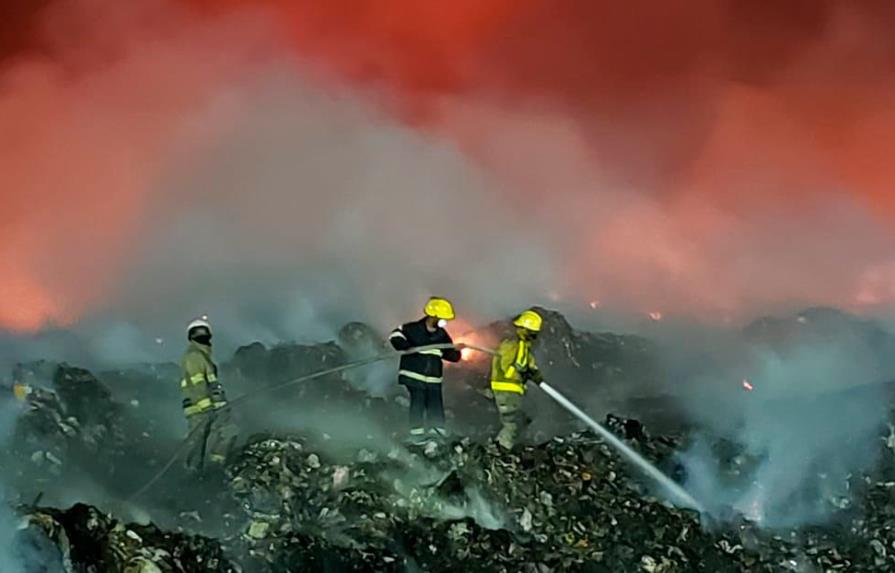 En vivo | Santo Domingo amanece bajo humareda contaminante provocada por fuego en Duquesa