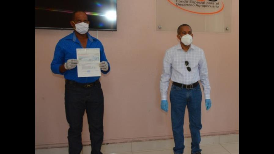 El FEDA entrega más de RD$28 millones a productores agropecuarios El FEDA entrega más de RD$28 millones a productores agropecuarios