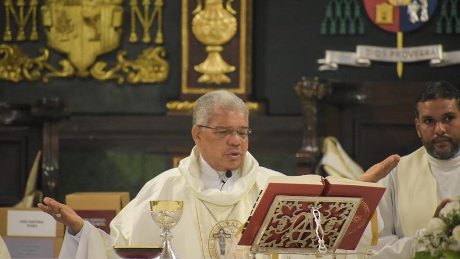 Iglesia católica imparte bendición desde helicóptero para todo Santo Domingo Iglesia católica imparte bendición desde helicóptero para todo Santo Domingo