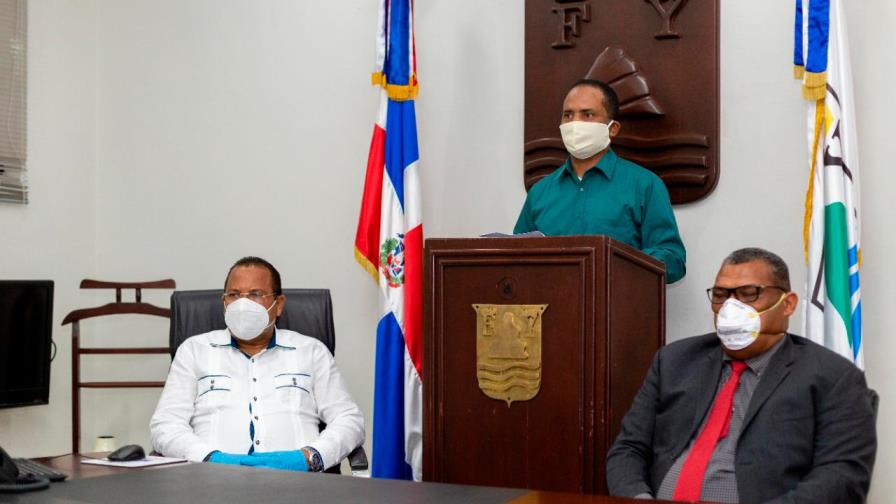 Alcalde de Puerto Plata acusa a Musa de emitir decenas de cheques tres días antes de terminar su gestión