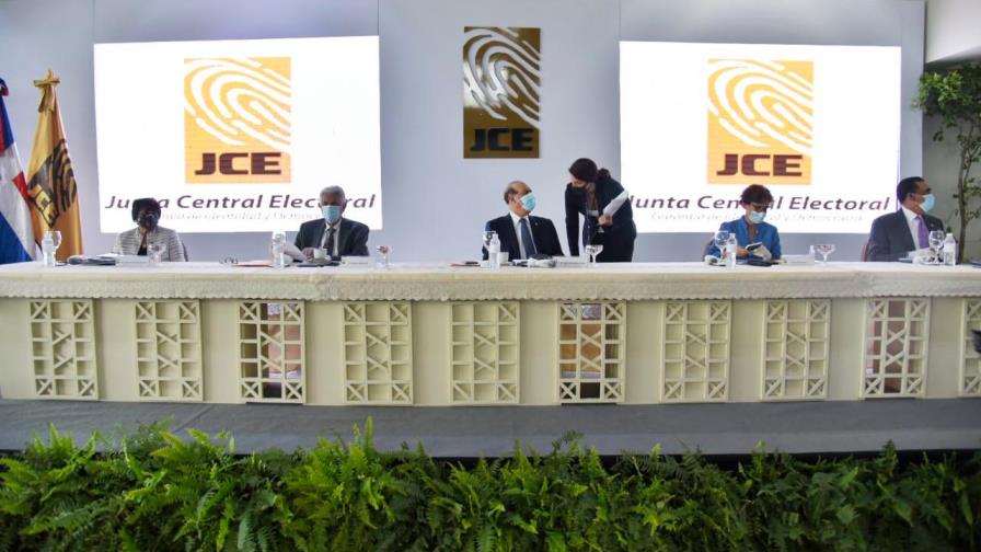 Inicia reunión entre partidos políticos y la JCE para tratar temas