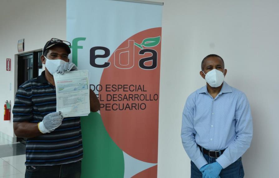 FEDA entrega más de RD$3 millones a productores de orégano de Río San Juan