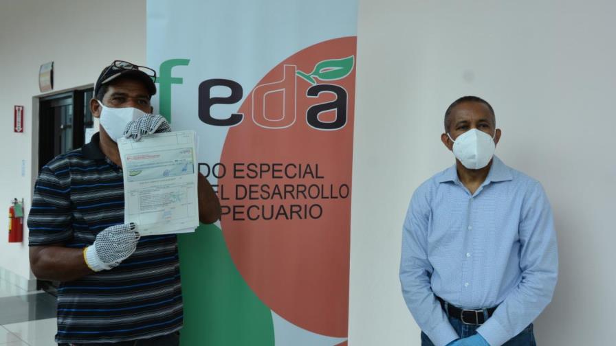 FEDA entrega más de RD$3 millones a productores de orégano de Río San Juan FEDA entrega más de RD$3 millones a productores de orégano de Río San Juan