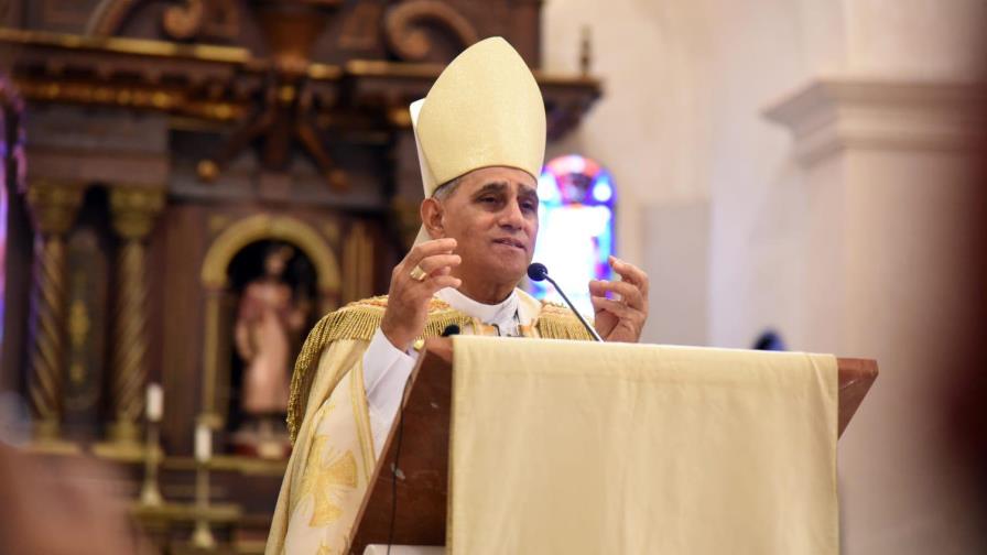 Arzobispo de Santiago pide ser solidarios con los que menos tienen durante pandemia 