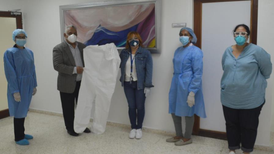 COOPFENATRASAL realiza cuarta entrega de trajes de bioseguridad para Hospital de la Mujer Dominicana 