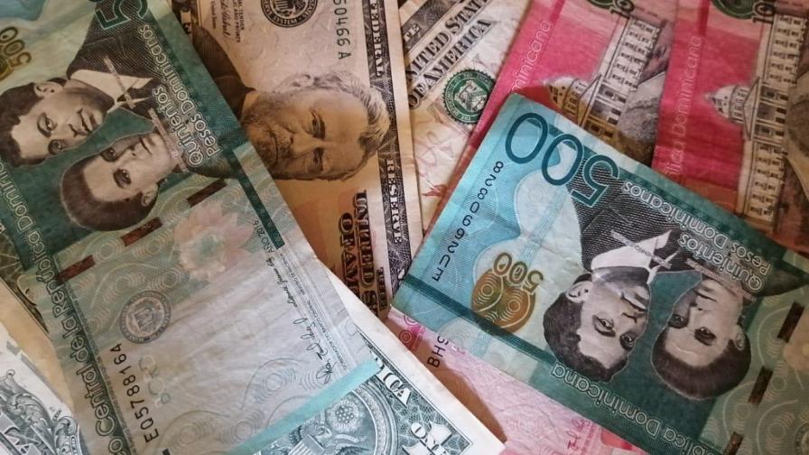 La venta del dólar se acerca a los 56 pesos en los tres principales bancos del país
