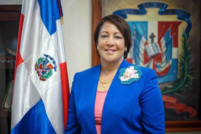 Gobernadora de Santiago media entre alcalde Abel Martínez e Iris Guaba por repartición de ayudas   