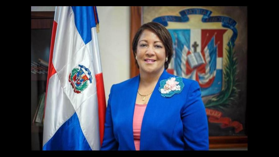Gobernadora de Santiago media entre alcalde Abel Martínez e Iris Guaba por repartición de ayudas   