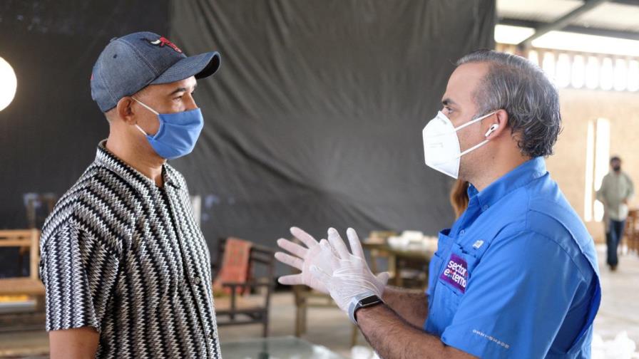 Sector Externo con Gonzalo entrega raciones alimenticias en Santiago