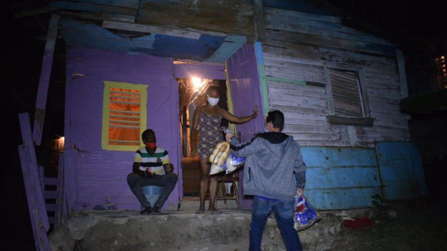 Plan Social entrega alimentos y kits de prevención en barrios cercanos al vertedero Duquesa