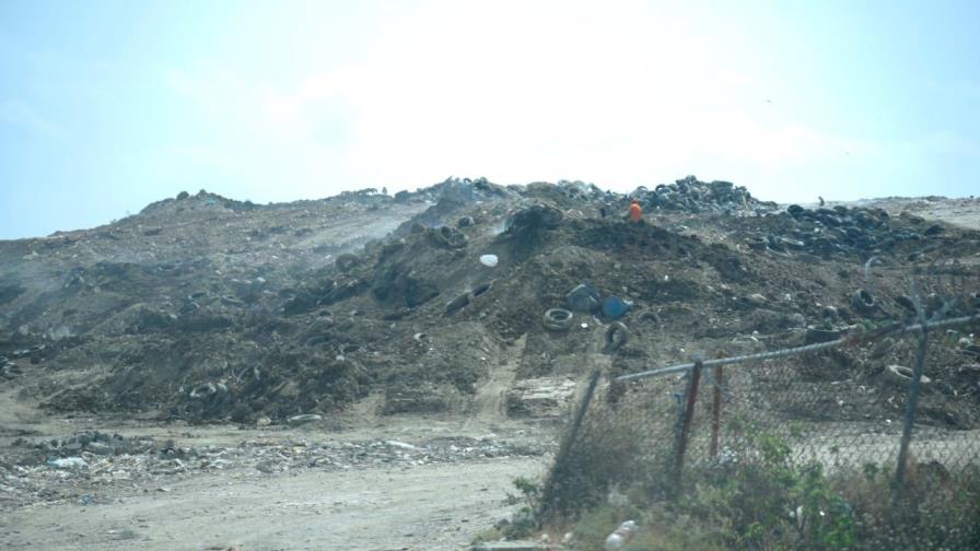 Sofocan incendio en depósito de gomas dentro del antiguo vertedero Rafey 