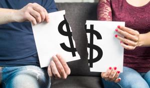 Razones por las que hombres y mujeres mienten sobre finanzas en la relación de pareja