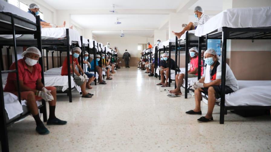 Autoridades supervisan centro donde fueron aislados adultos mayores del penal La Victoria 