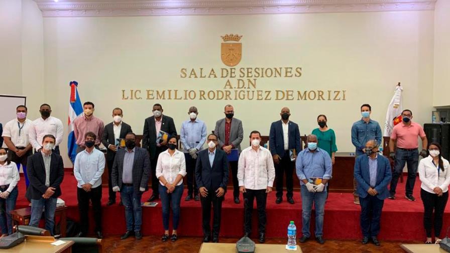 Alcaldía del Distrito e Intrant entregan al Concejo de Regidores proyecto para mejorar el tránsito