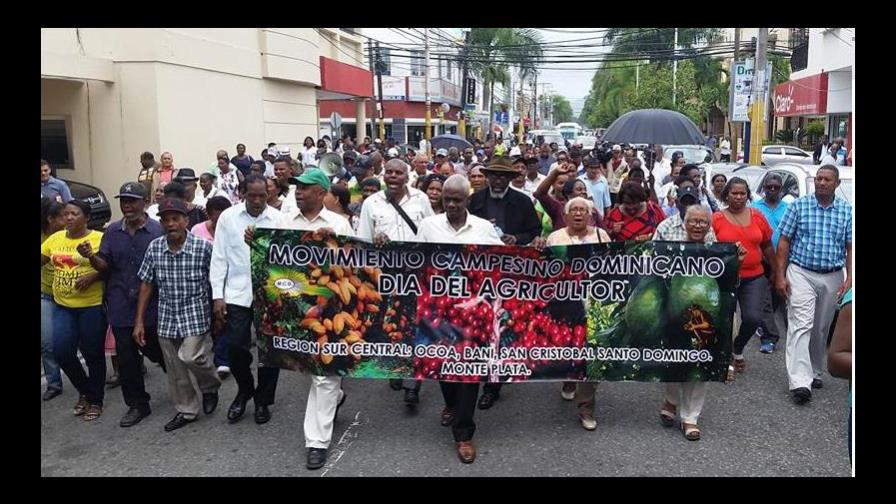 Movimiento Campesino Dominicano solicita al Gobierno comprar excedente a pequeños productores Movimiento Campesino Dominicano solicita al Gobierno comprar excedente a pequeños productores